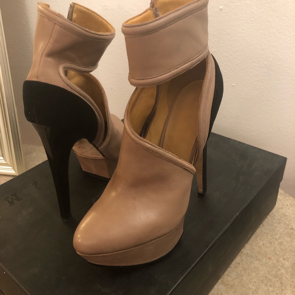 Cut out bootie